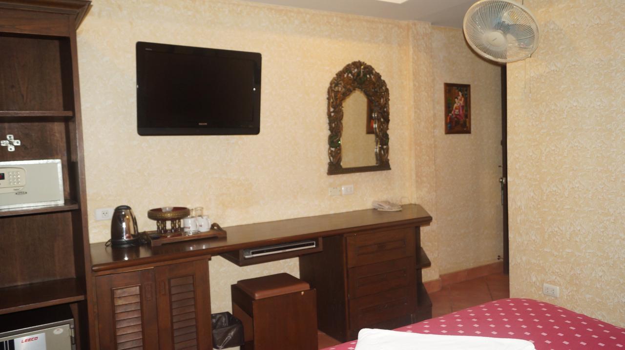 Queen Victoria Inn Патая Екстериор снимка