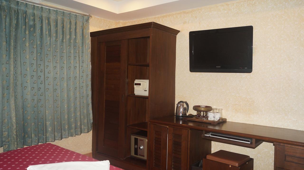 Queen Victoria Inn Патая Екстериор снимка